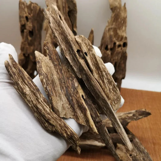1Bag 5g Natural Hainan Agarwood Worm Leakage Scraping Scraps Incense Aromatherapy Agarwood Raw Wood Block Free Shipping Included